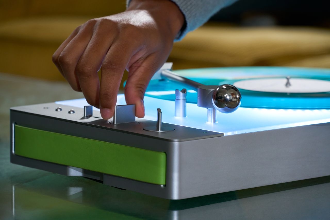 TRETTITRE wall-mounted Vinyl, CD & Cassette System