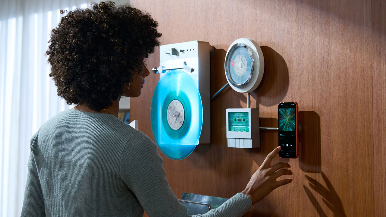 TRETTITRE wall-mounted Vinyl, CD & Cassette System