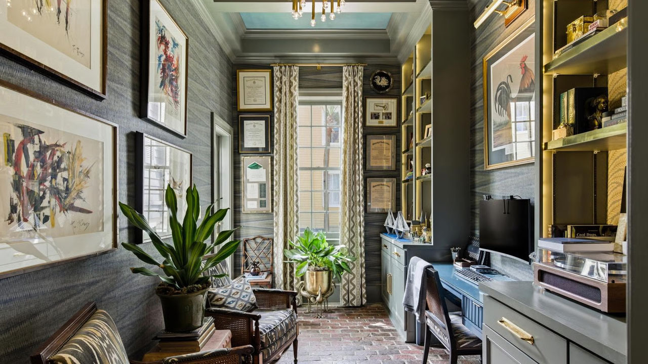 The décor items make the atmosphere lively