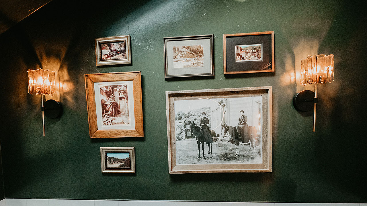 The vintge gallery in the bathroom reflects Colorado's history.