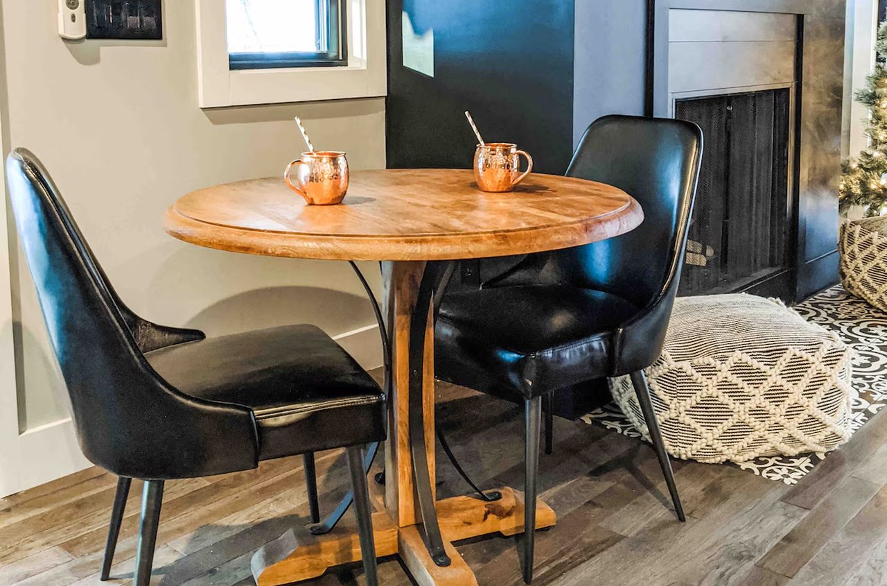 The Treehouse Cabin_dinign setting