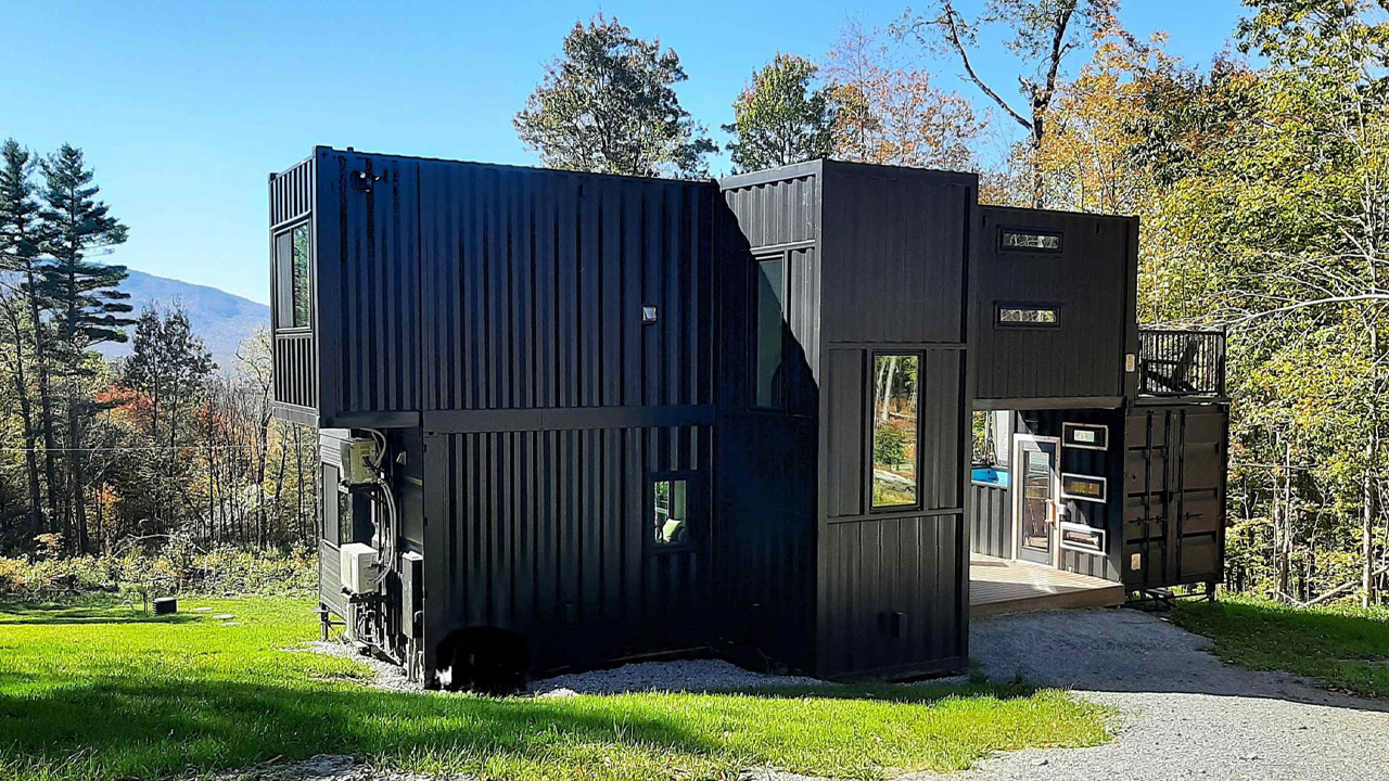 The black trims give a clean look to the stacked industrial containers