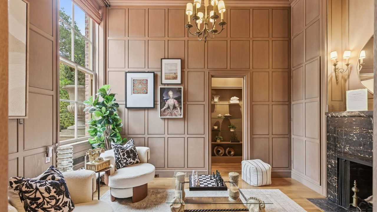 The chandeliers enhance the aesthetic effect of the mansion