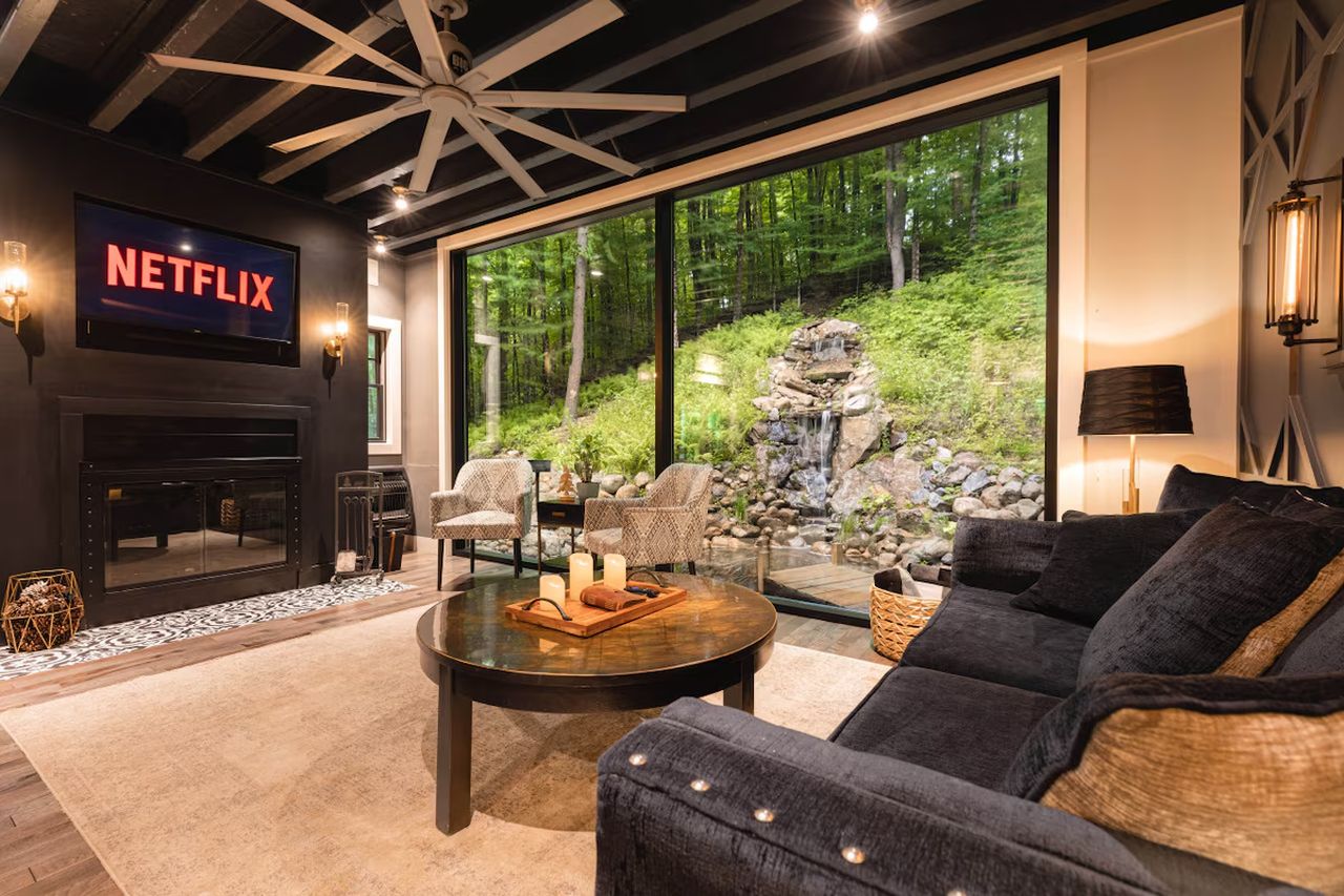 Treehouse Cabin_Living room