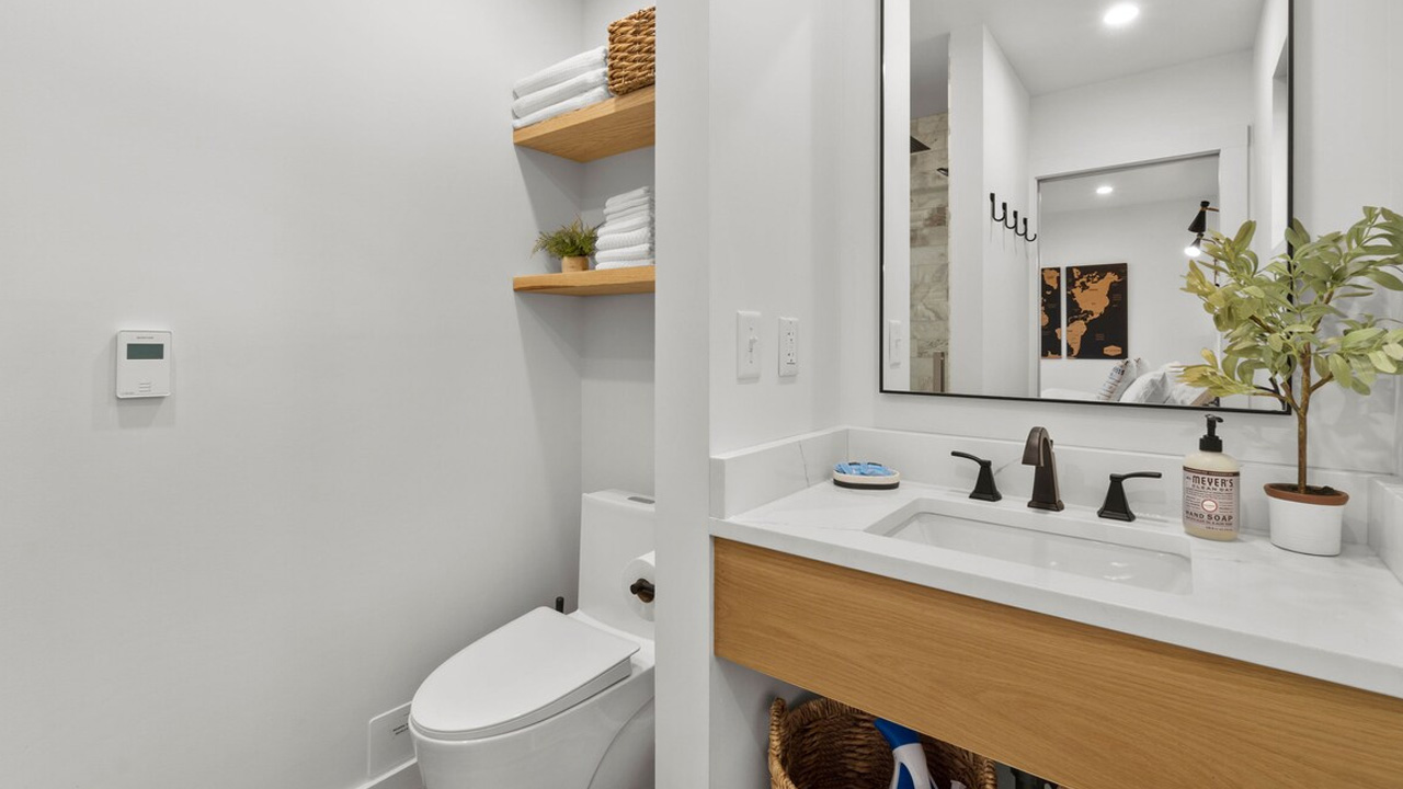 Two-Bedroom Missouri Tiny House - bathroom 1