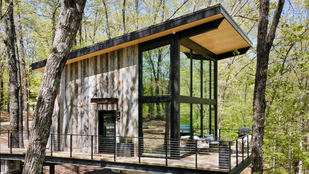 Elevated Missouri Tiny House - exterior 1