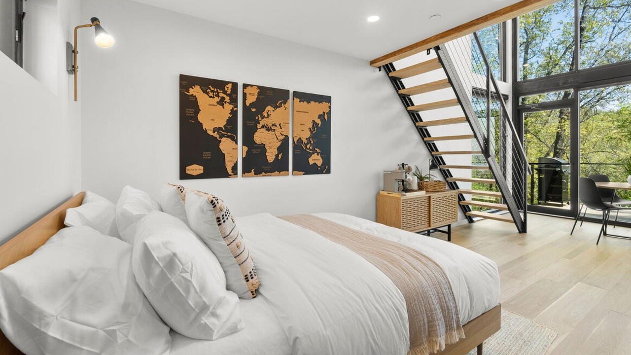 Two-Bedroom Missouri Tiny House - ground-floor bedroom