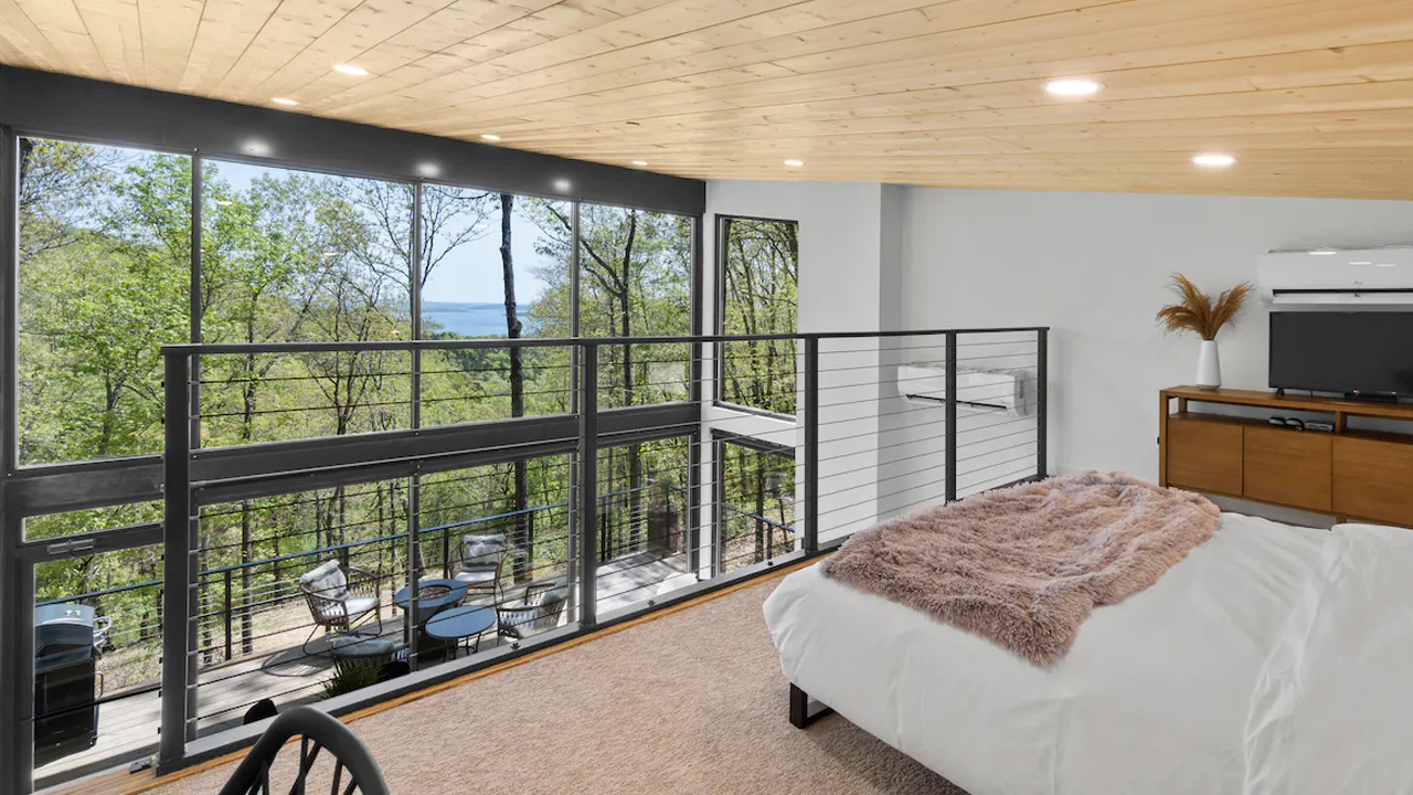 Two-Bedroom Missouri Tiny House - loft 1