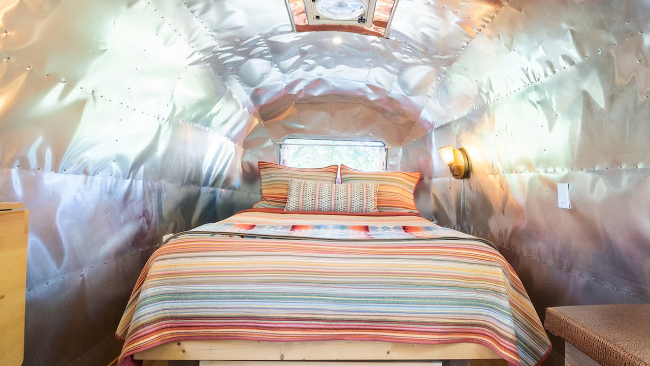 1974 Airstream-Motorhome_Bedroom