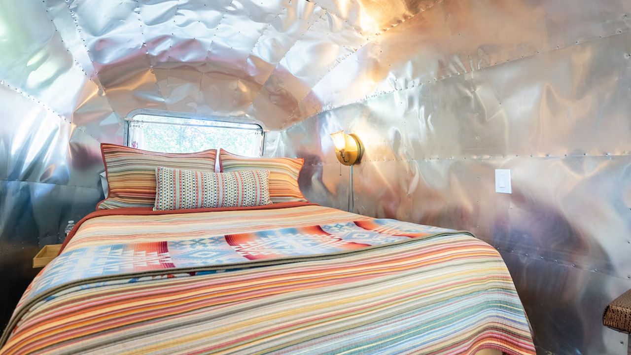 1974 Airstream-Motorhome_Bedroom_1
