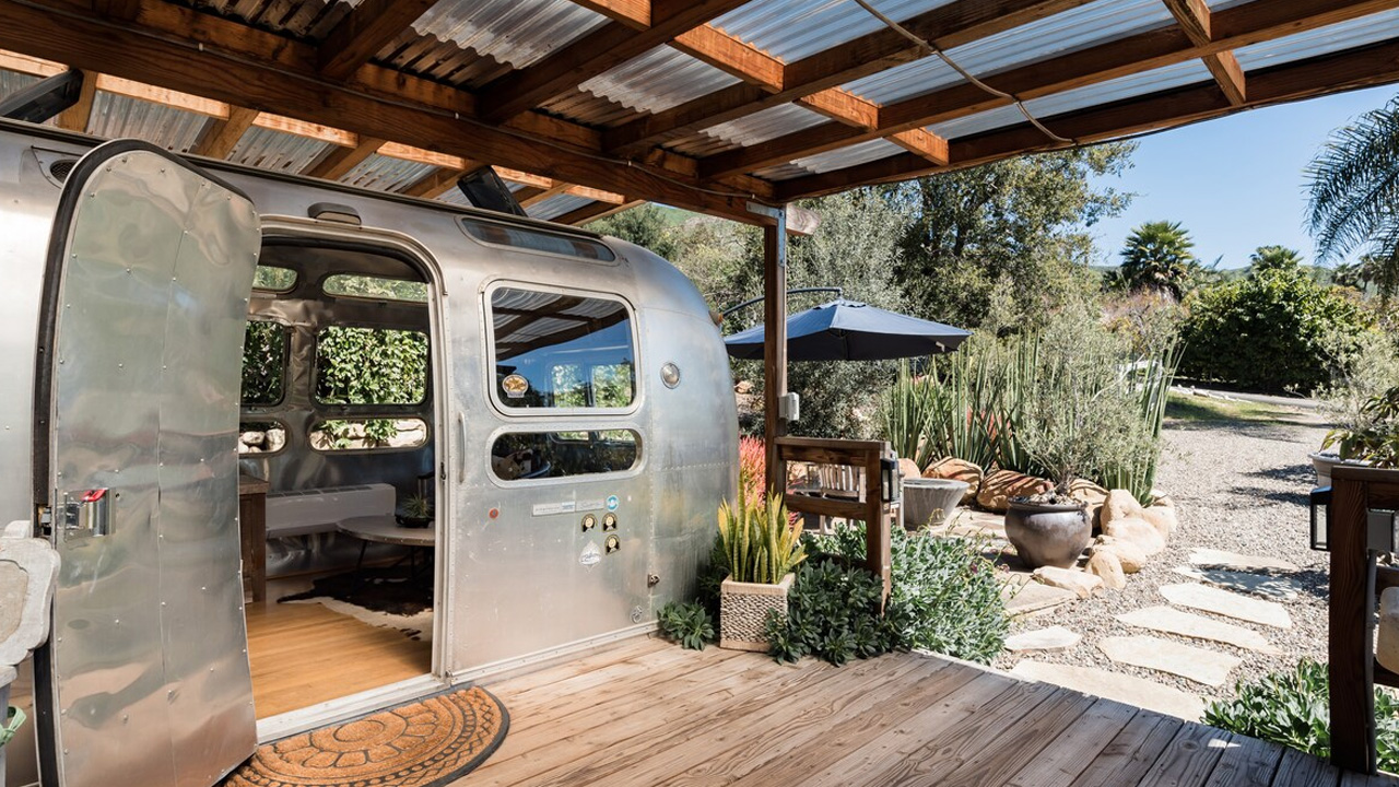 1974 Airstream-Motorhome_Covered-Patio