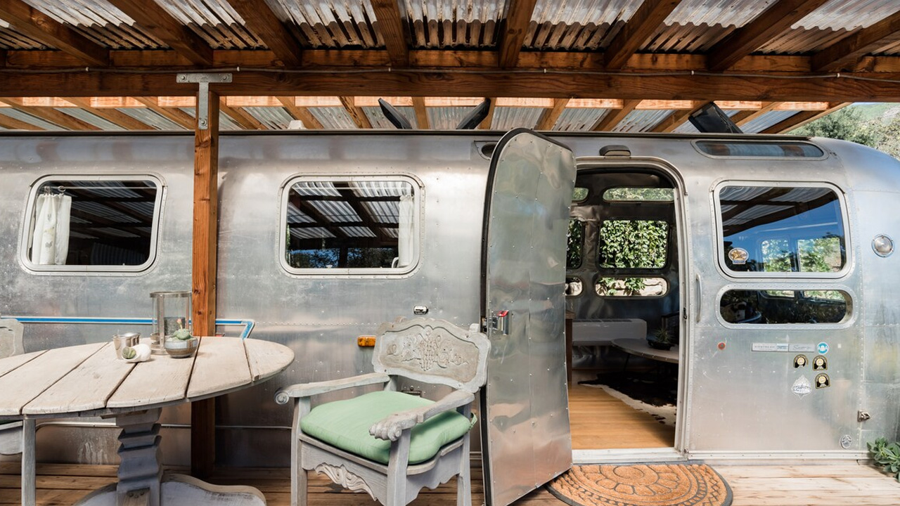 1974 Airstream-Motorhome_Exterior_1