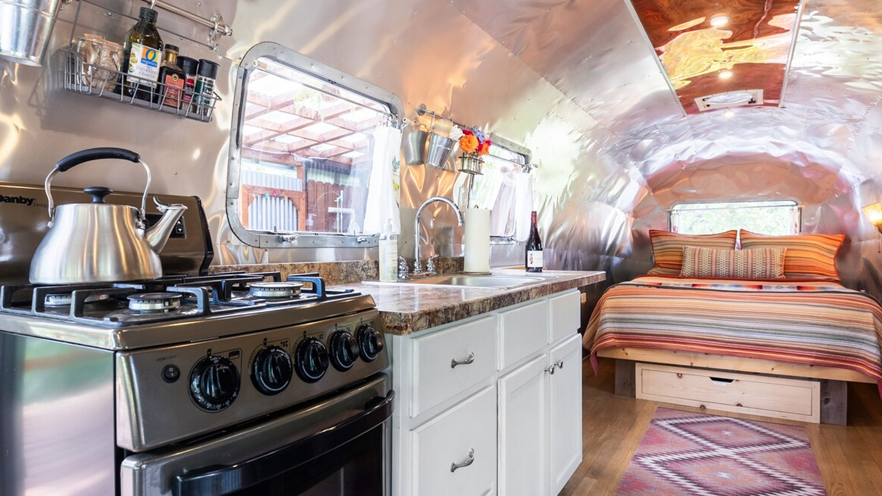 1974 Airstream Motorhome_Kitchen_2