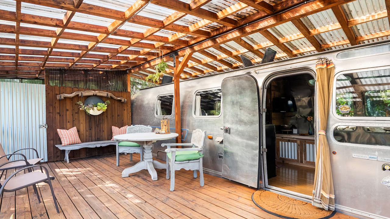 1974 Airstream-Motorhome_Patio