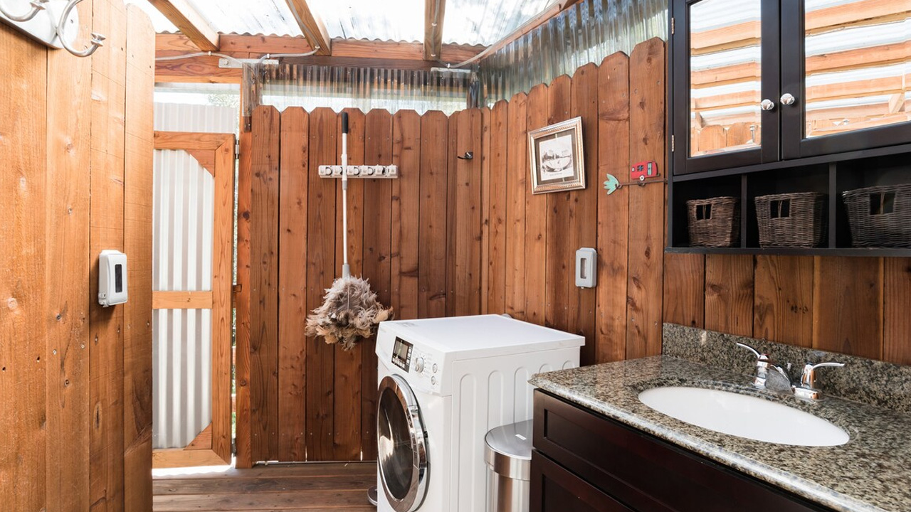 1974 Airstream-Motorhome_bathroom_3