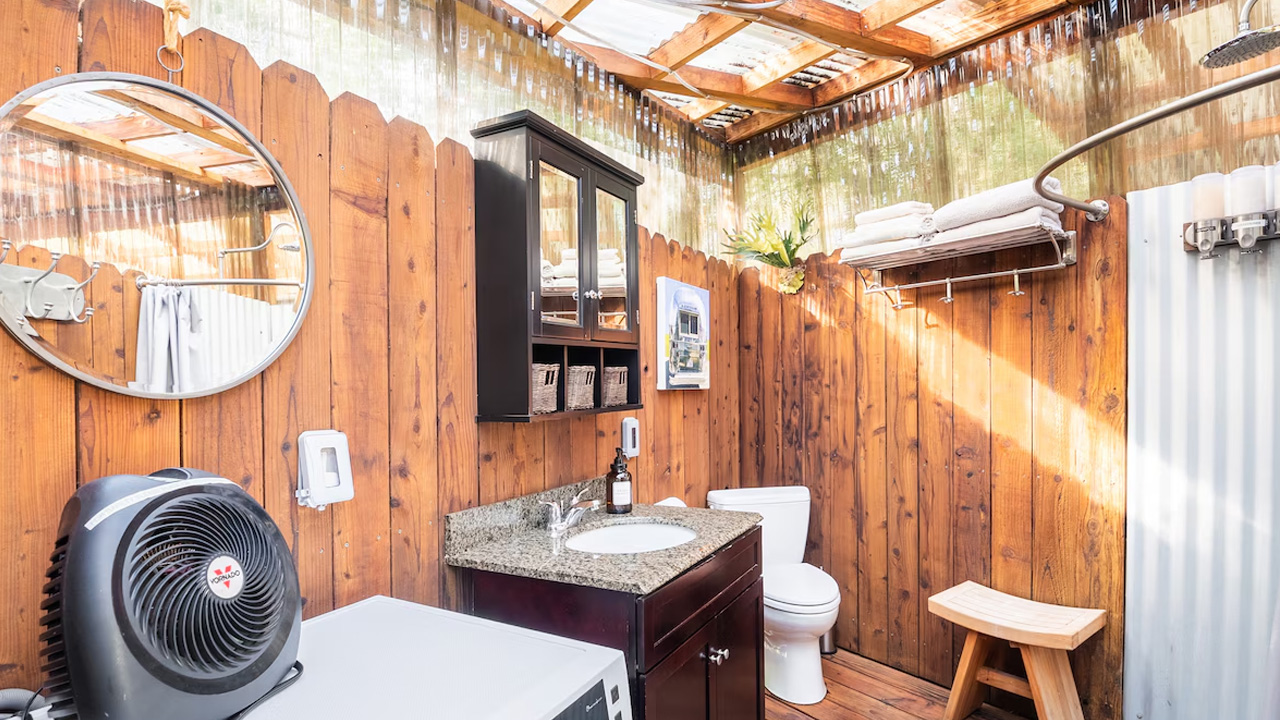 1974 Airstream-Motorhome_bathroom_4