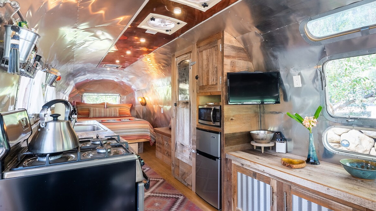 1974 Airstream Motorhome_kitchen_1