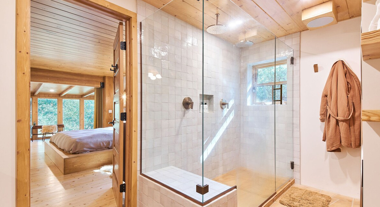 A-Frame-Cabin_Bathroom_1