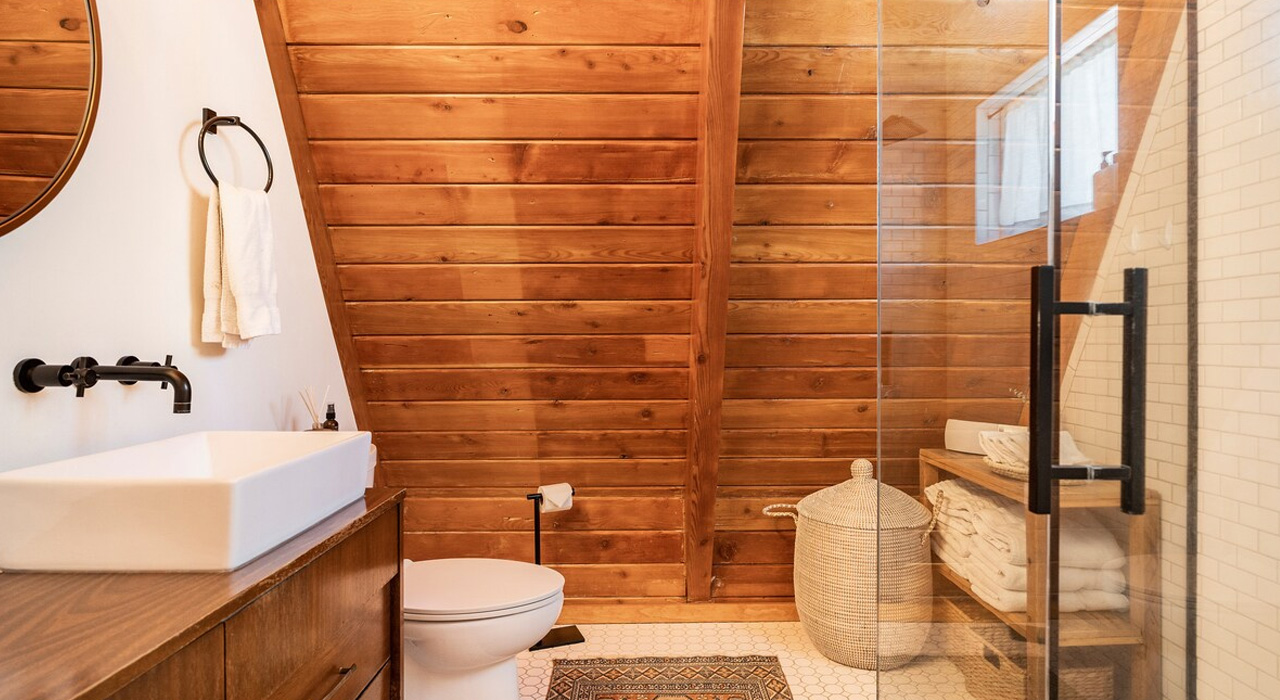 A-Frame-Cabin_Bathroom_4