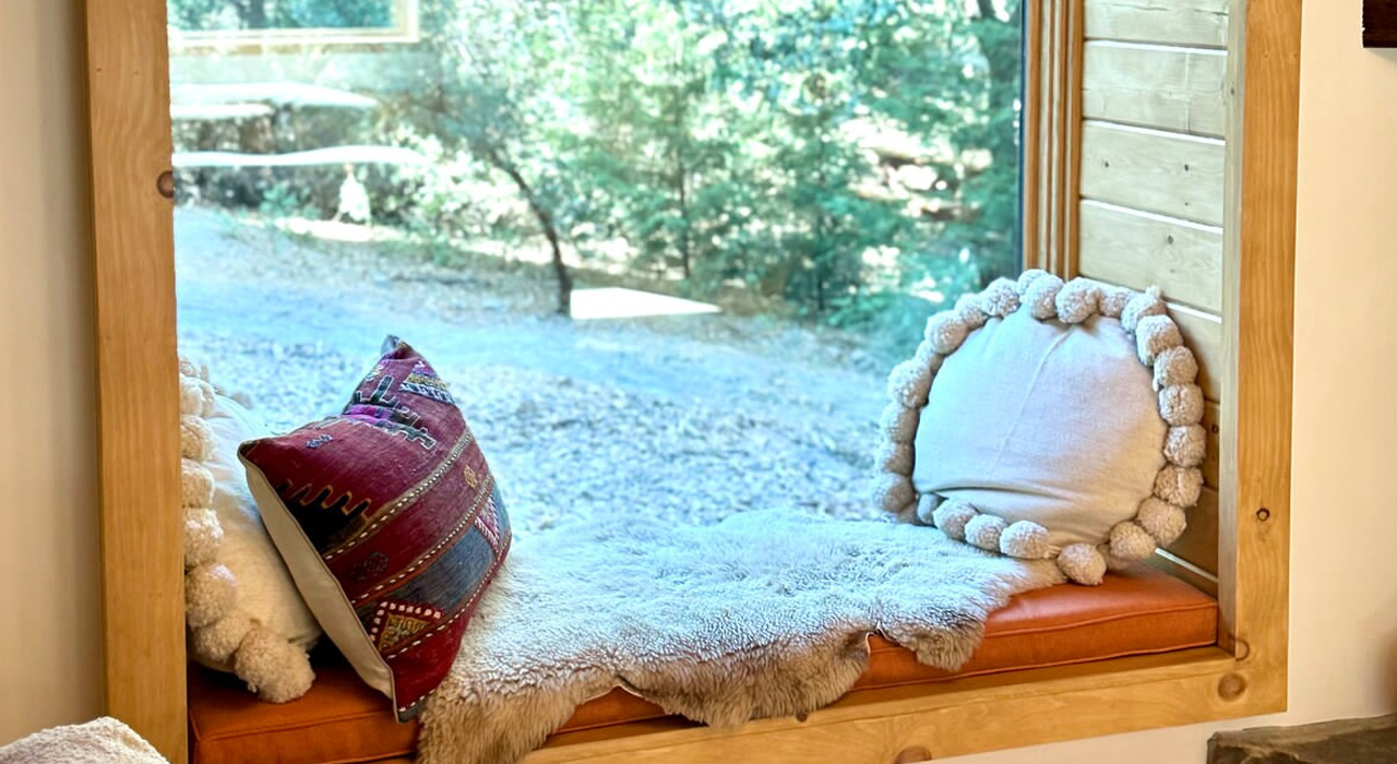 A-Frame-Cabin_Reading-Nook