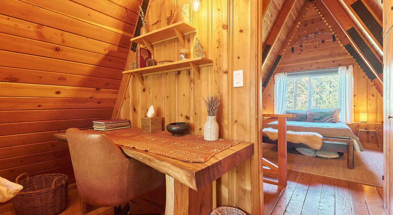 A-Frame-Cabin_Workspace-in-Third-Bedroom