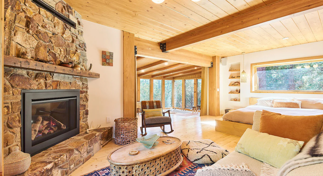 A-frame-Cabin_Master-Suite-Bedroom_Seating