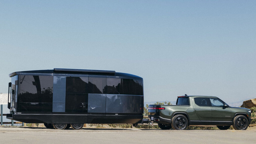 Self-Propelled Aboard T4 Hybrid Electric Trailer Extends EV Drive Range, Powers On-Board Appliances Aboard Extended-Range Electric Camper Trailer