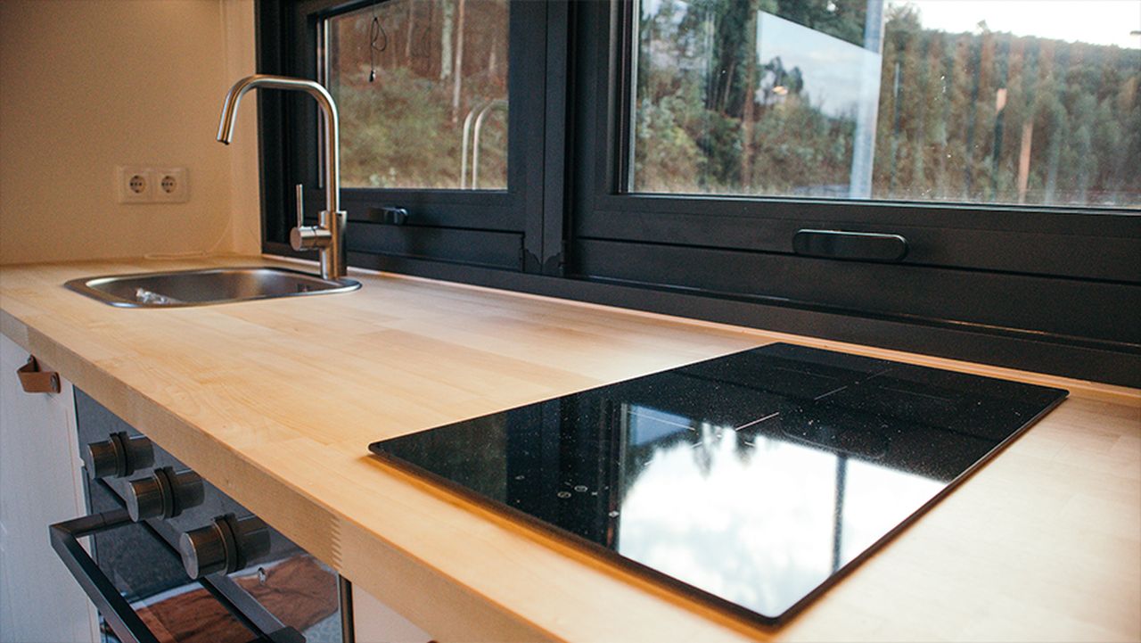 Kicthen countertop of Algarve tiny house on wheels