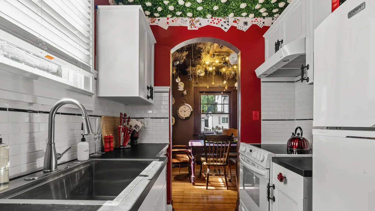 Alice-in-Wonderland-Themed-Tiny-House_Kitchen_1