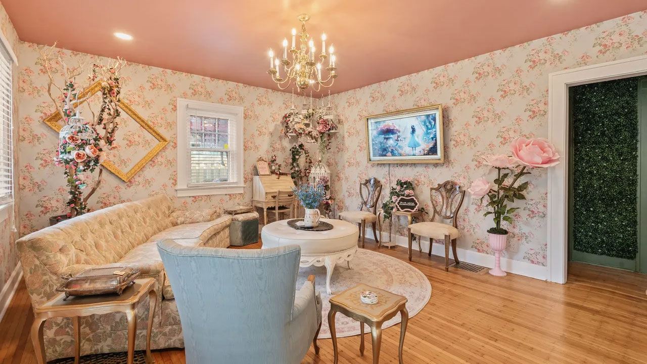 Alice-in-wonderland-Themed-Tiny-House_Living-Room_1