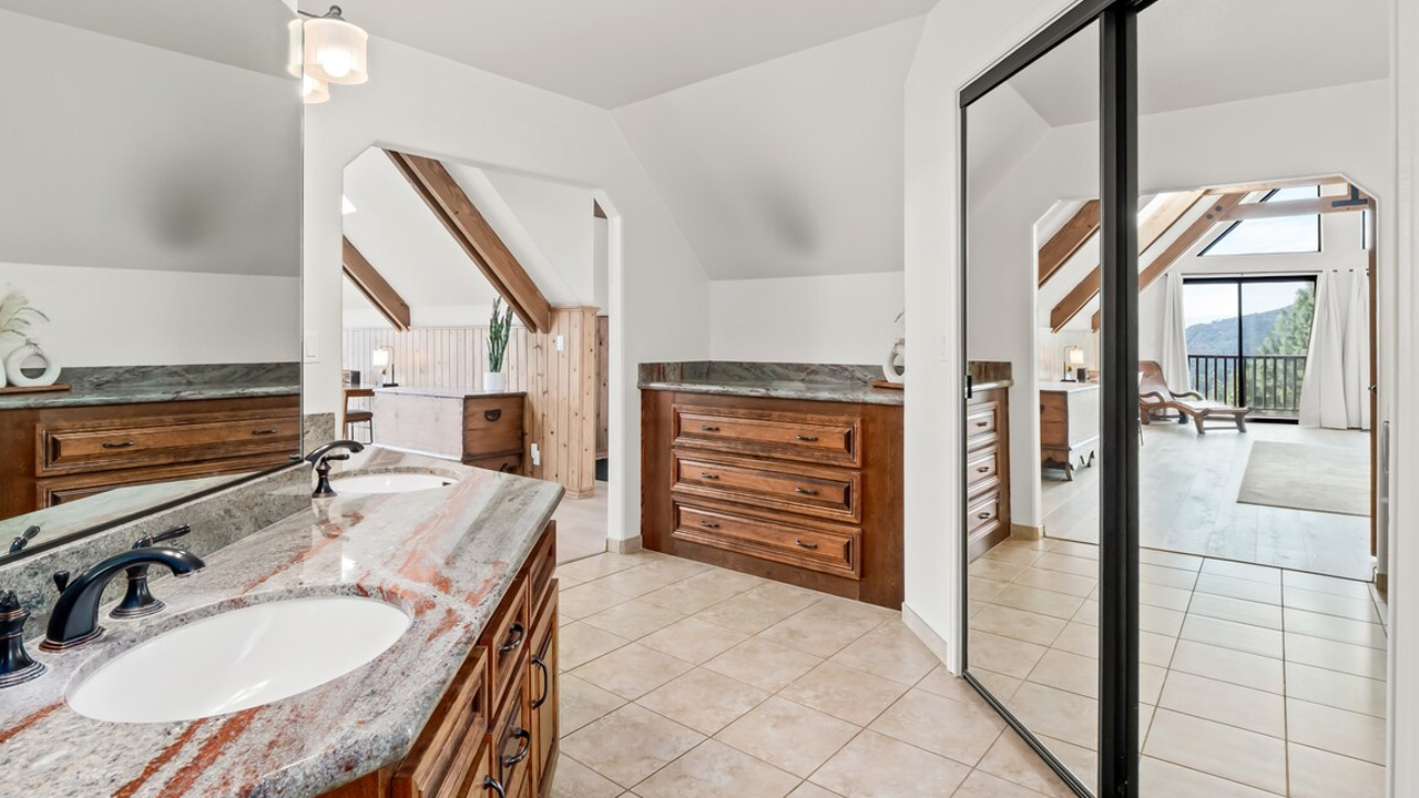 Apex-Lodge_Bathroom