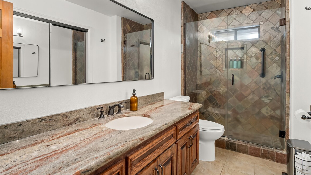 Apex-Lodge_Bathroom_1