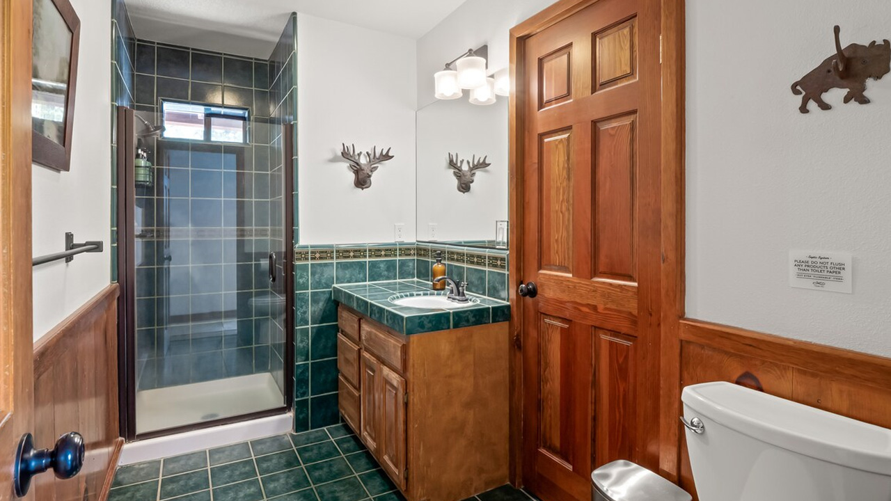 Apex-Lodge_Bathroom_2
