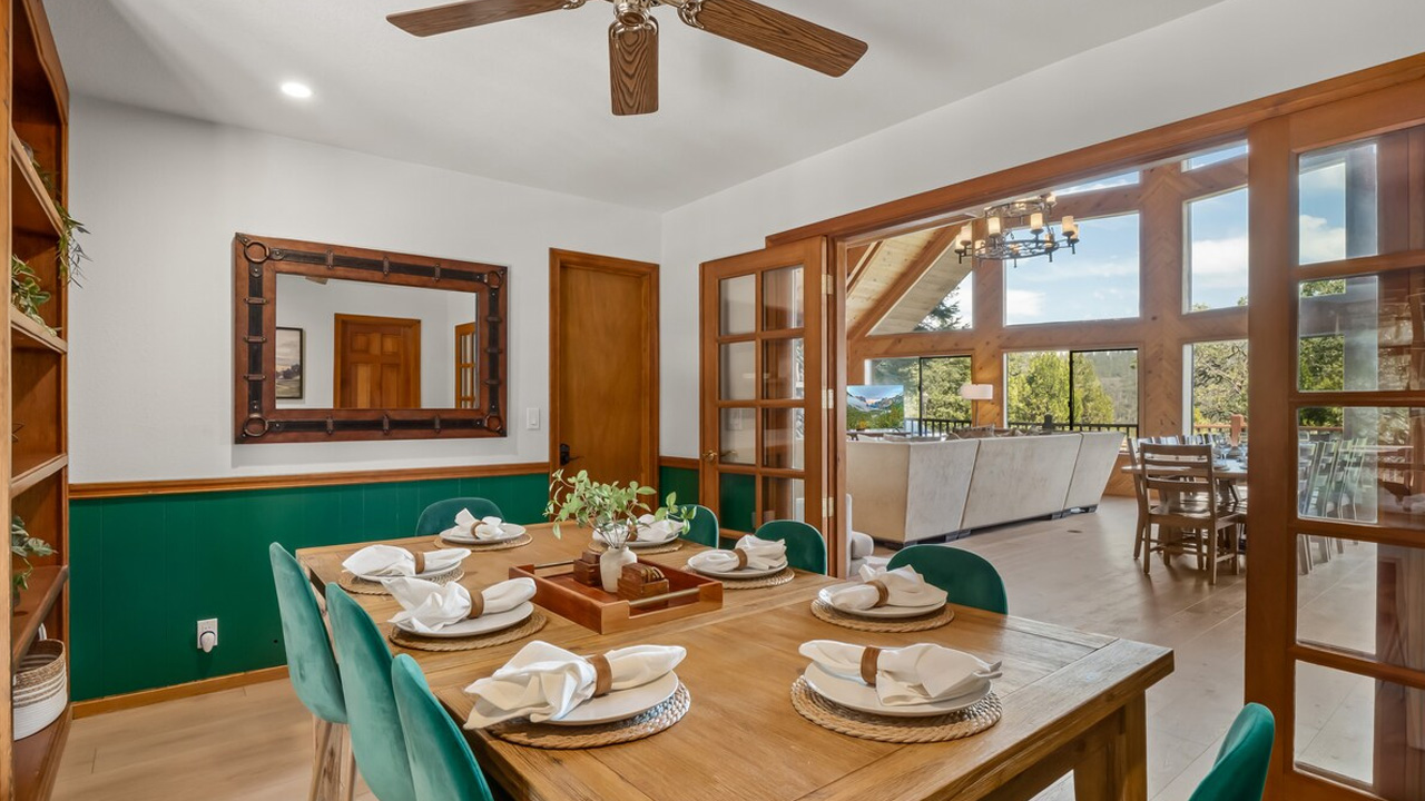 Apex-Lodge_Elegant-dining-space