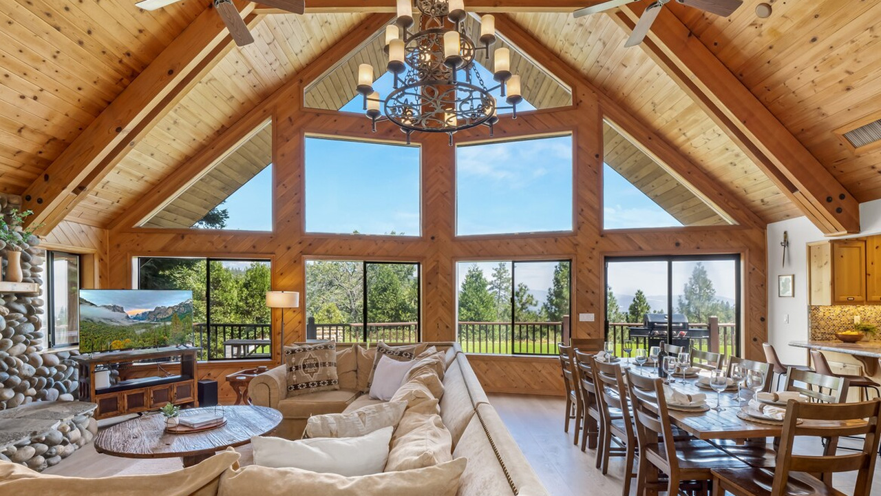 Apex Lodge_Expansive Living Room
