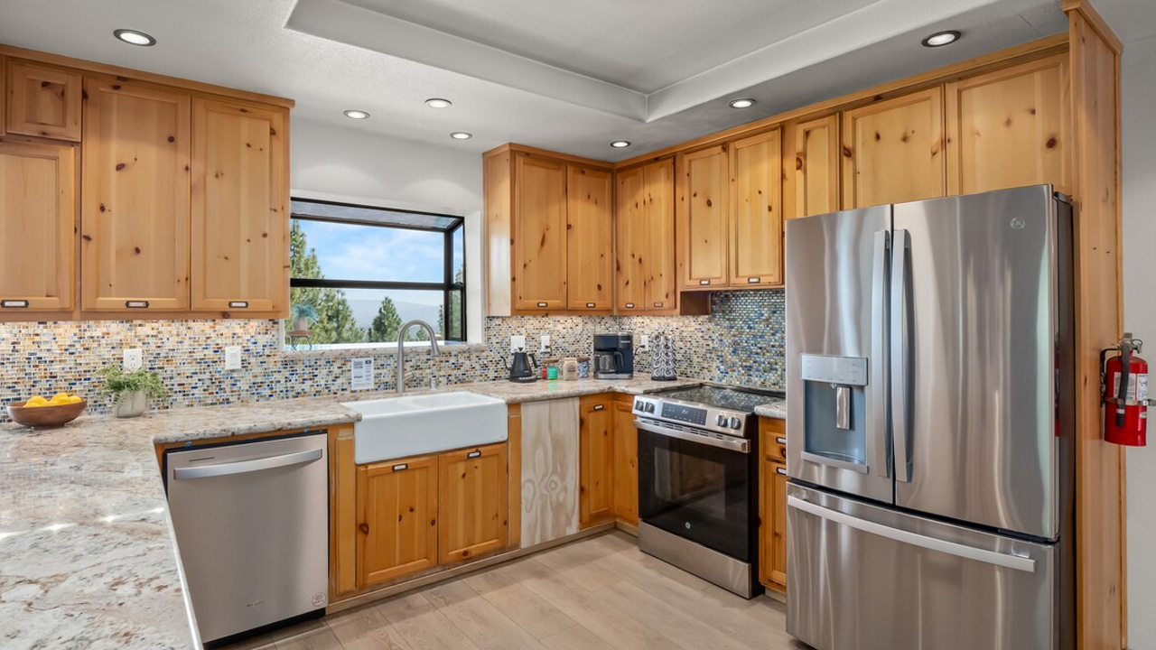 Apex-Lodge_Fully-Stocked-Kitchen