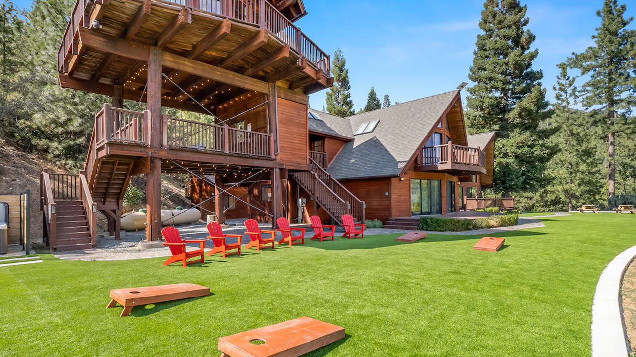 Apex-Lodge_Lush-Garden