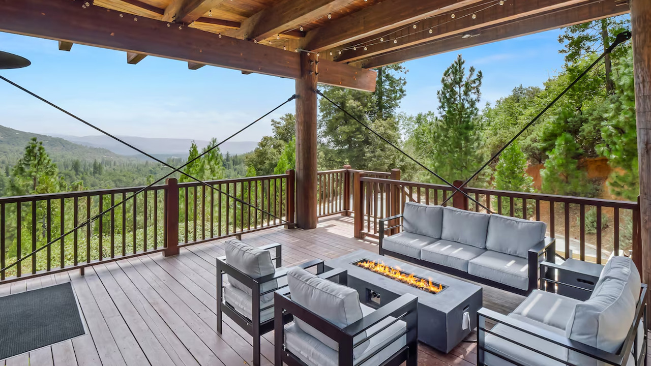 Apex-Lodge_Outdoor