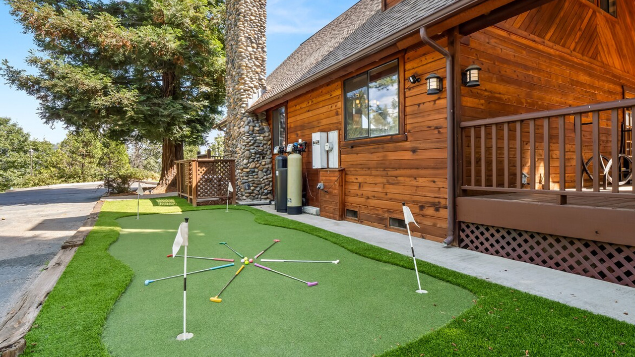 Apex-Lodge_Outdoor_2