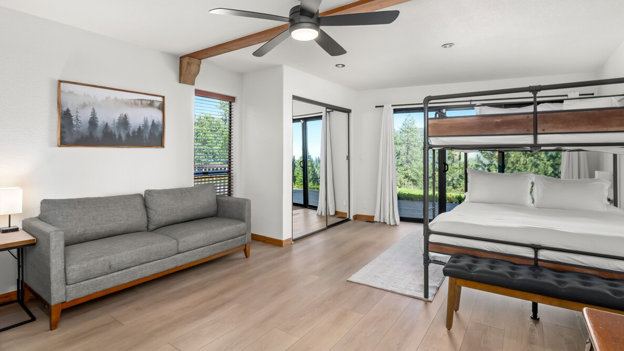 Apex-Lodge_Roomy-Bunk-Room
