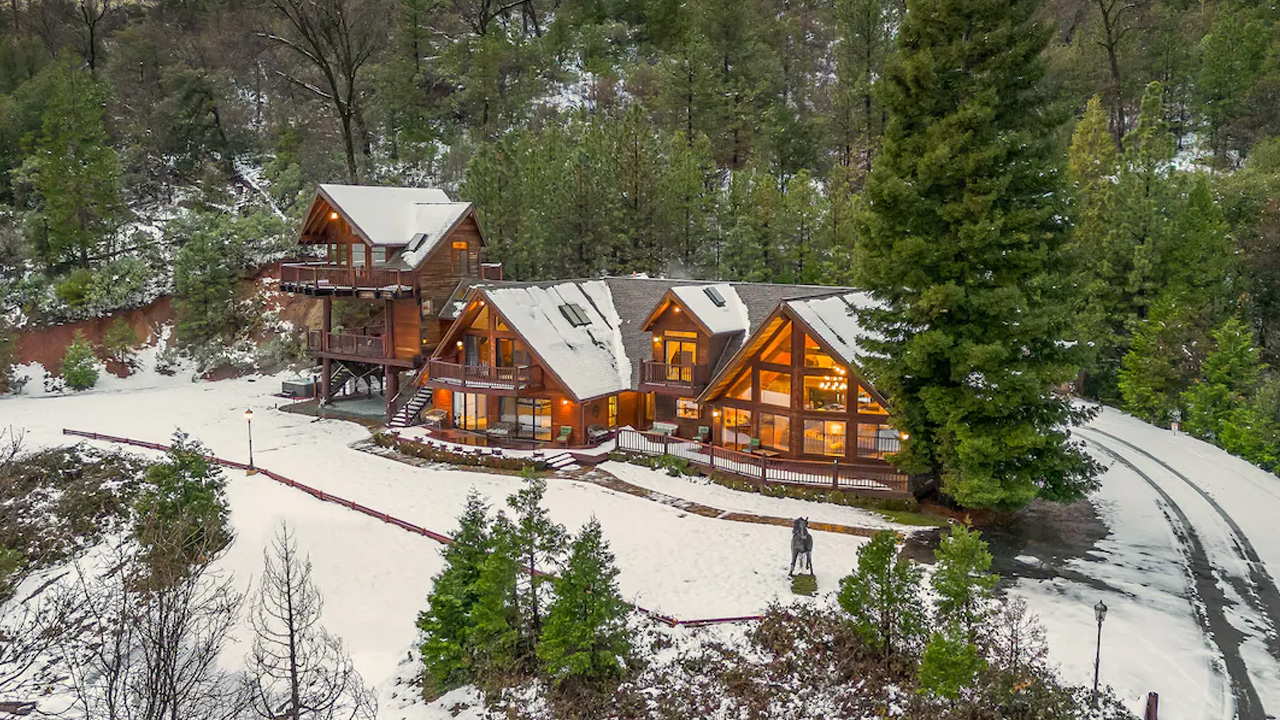 Apex-Lodge_exterior
