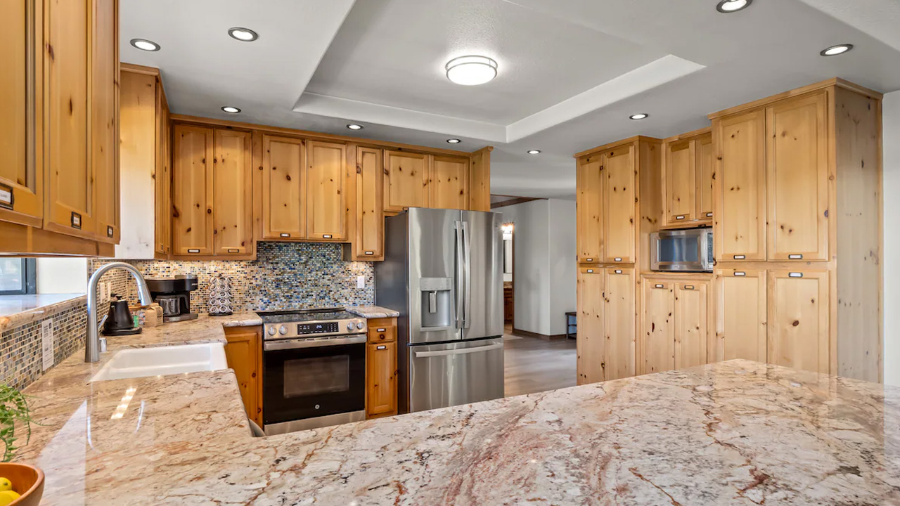 Apex-Lodge_kitchen