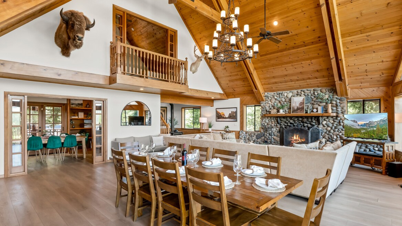 Apex-Lodge_living-room_4