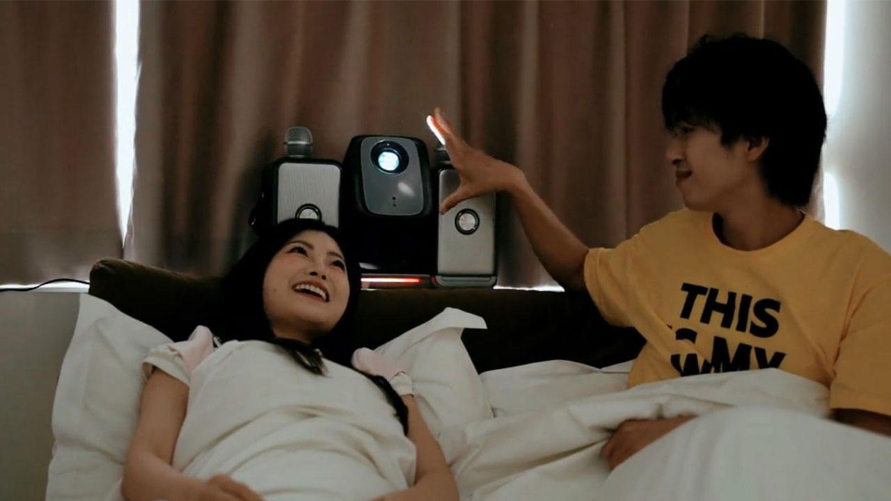 Audiray X5 4K Projector With Detachable Stereo Speakers and Wireless Microphones