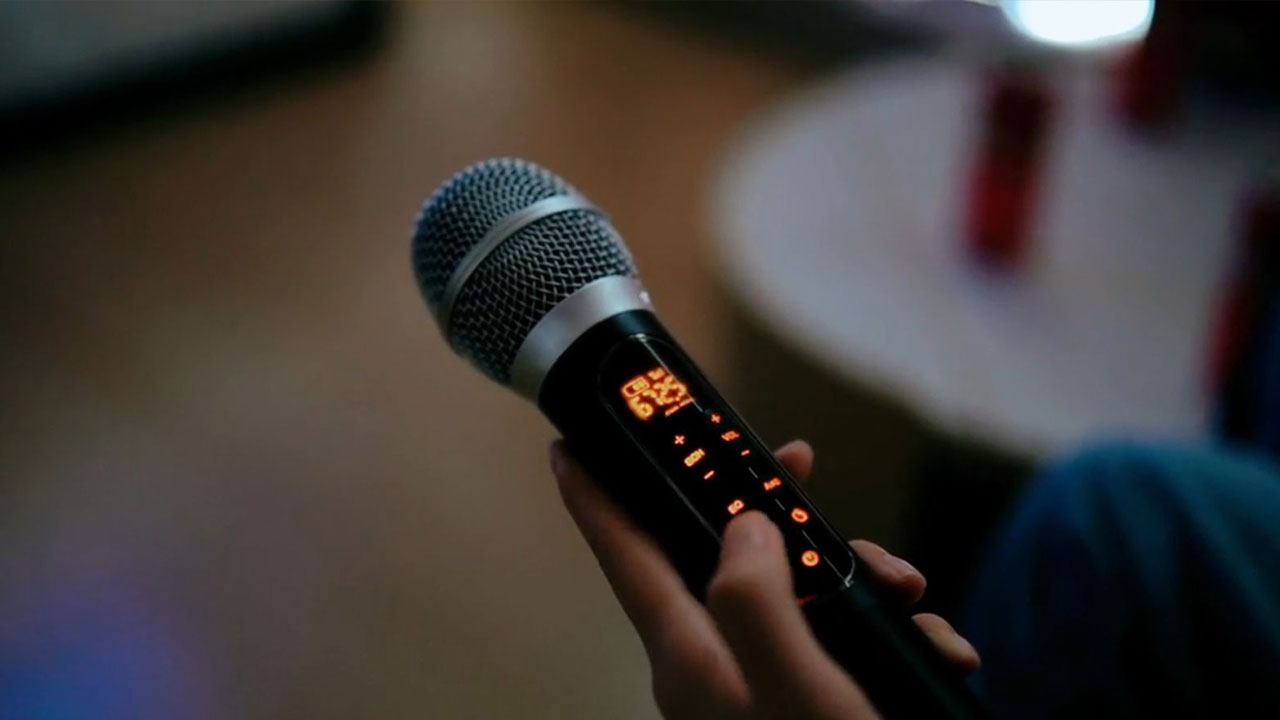 Audiray X5 4K Projector With Detachable Stereo Speakers and Wireless Microphones