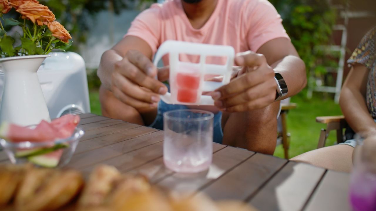 Coolwill Ice Pop Maker Prepares Popsicles in Just 30 Minutes at Kickstarter