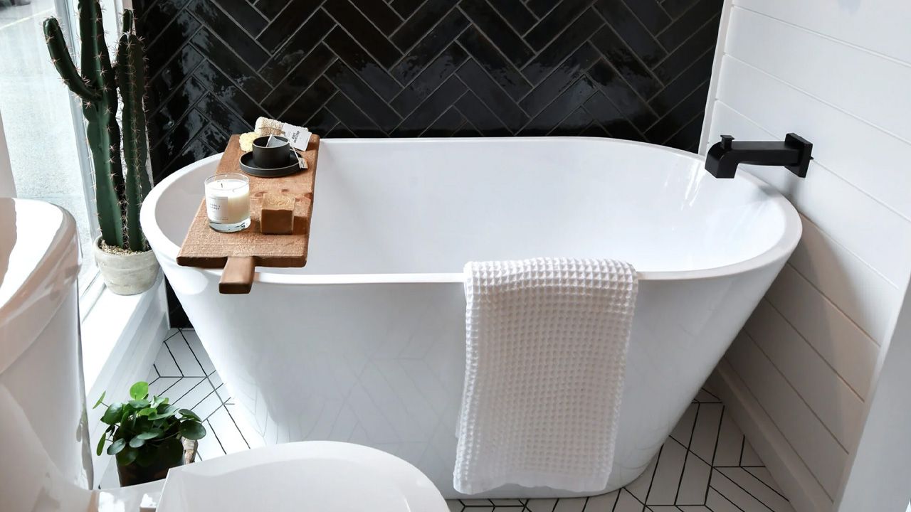 Craftsman Kootenay Tiny House - bathroom 2