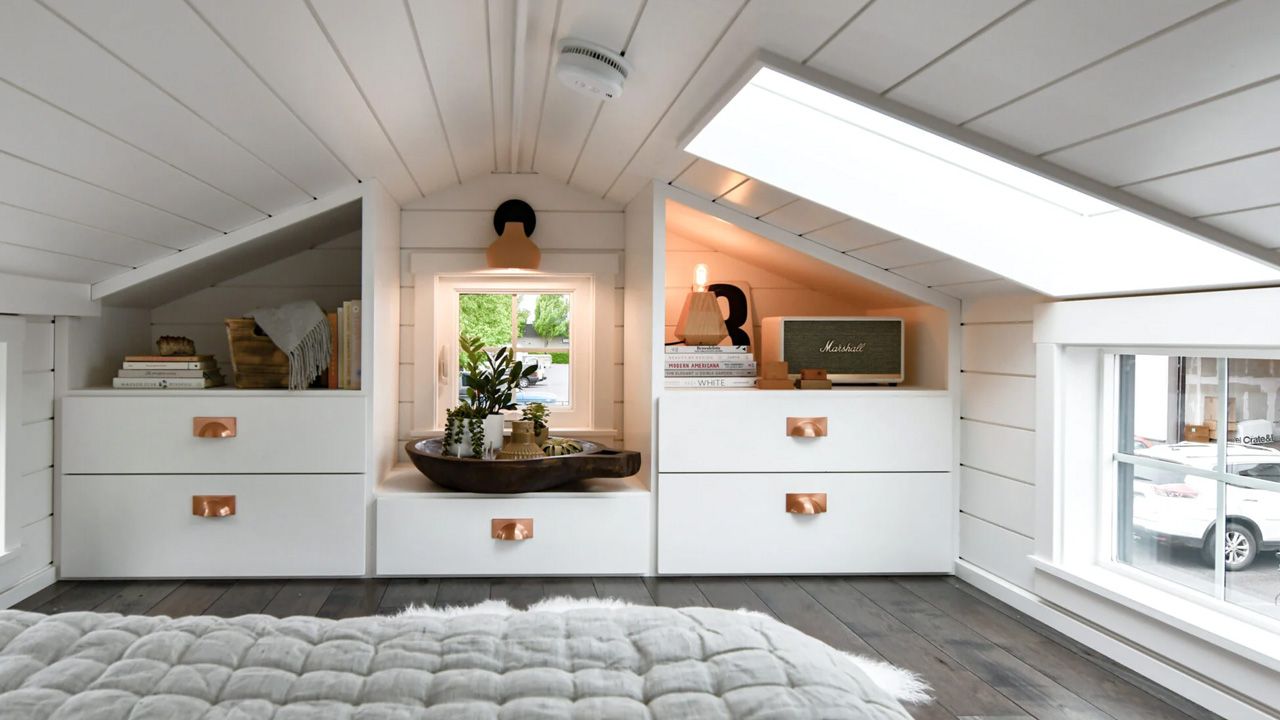 Craftsman Kootenay Tiny House - loft bedroom