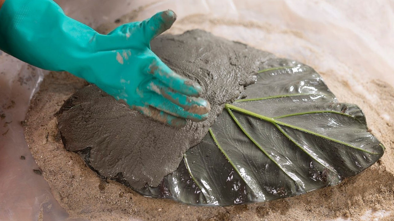 apply coats of concrete on the leaf and add chicken wire for strength
