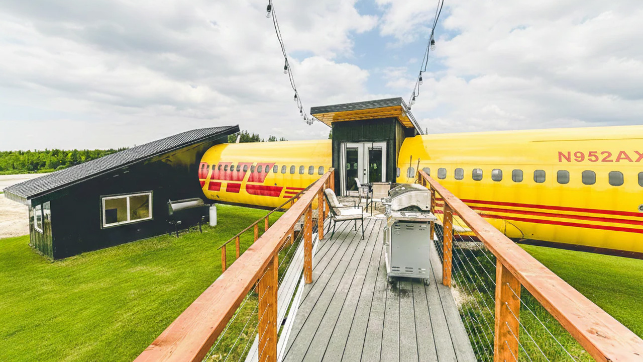 Douglas-DC-9-Airplane-House_Exterior
